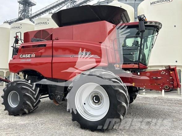 Case IH 8250 Зернозбиральні комбайни
