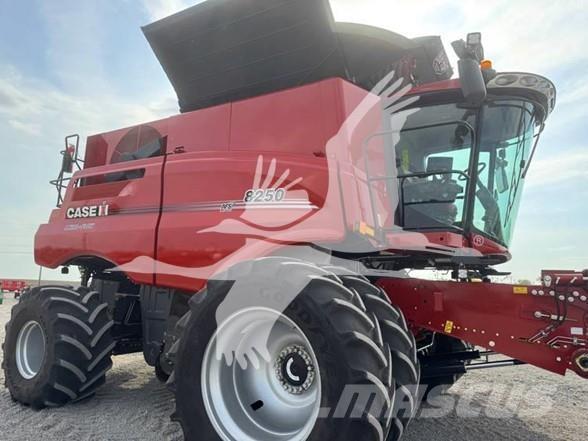 Case IH 8250 Зернозбиральні комбайни