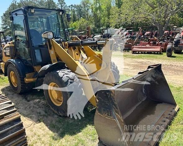 CAT 906M Фронтальні навантажувачі