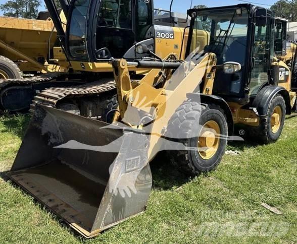 CAT 906M Фронтальні навантажувачі