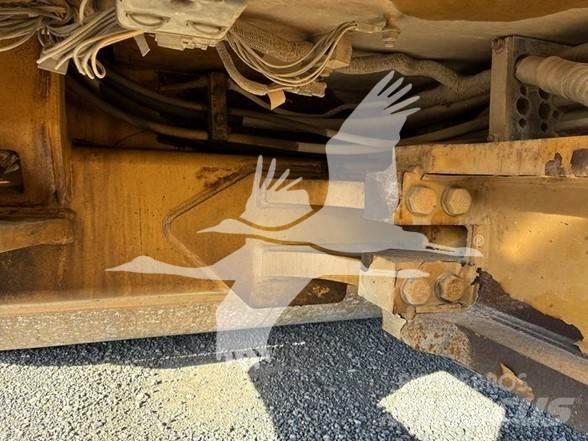 CAT CB54 Грунтові котки