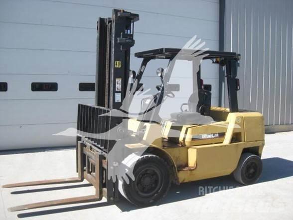 CAT DP40KL Дизельні навантажувачі
