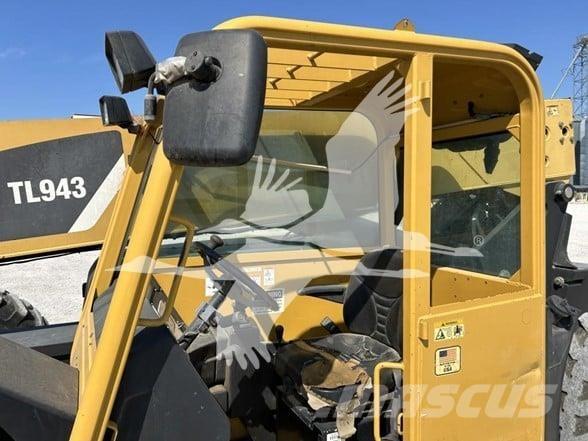 CAT TL943 Телескопічні навантажувачі