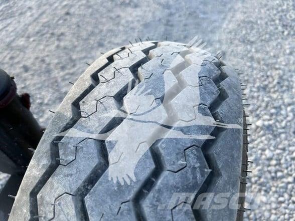 E-Z Trail 680 Інші причепи
