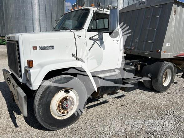 GMC BRIGADIER Тягачі