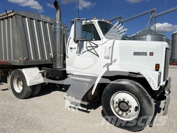 GMC BRIGADIER Тягачі