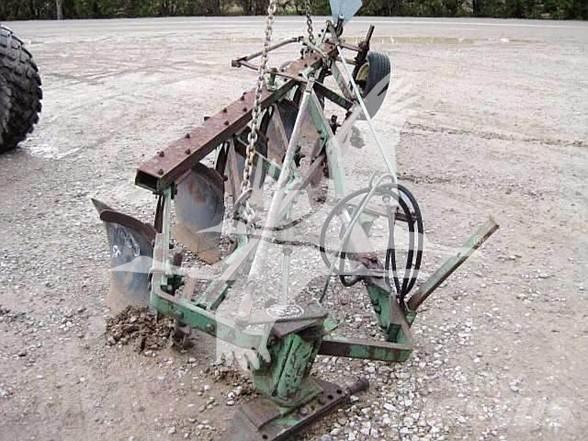 John Deere 514 Реверсивні плуги