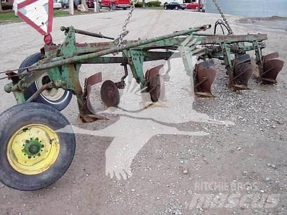 John Deere 514 Реверсивні плуги