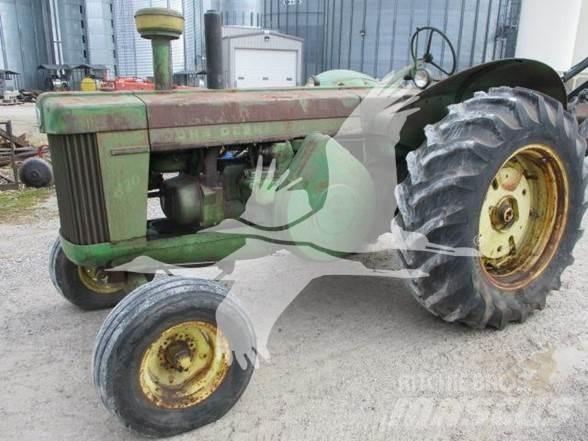 John Deere 820 Трактори