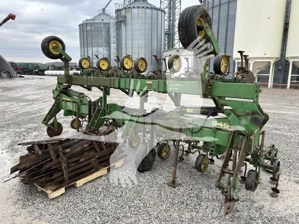 John Deere 845 Культиватори-розпушувачи