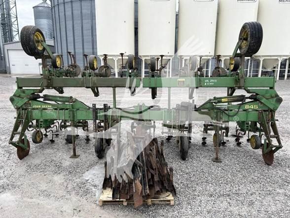 John Deere 845 Культиватори-розпушувачи