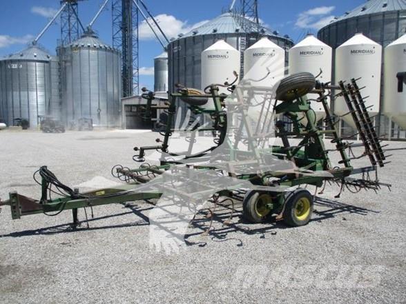 John Deere 960 Культиватори
