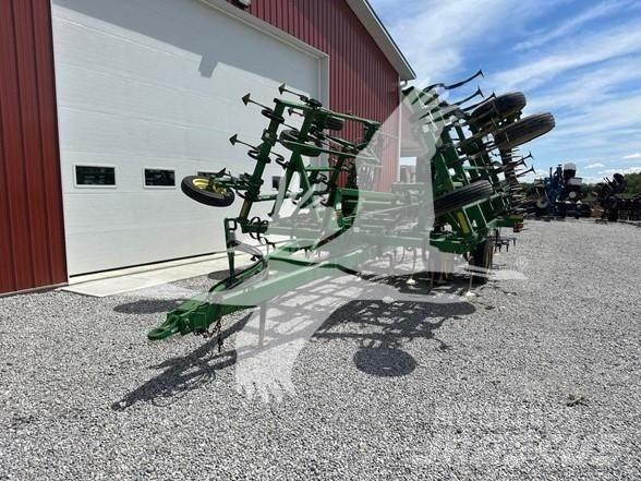John Deere 980 Культиватори