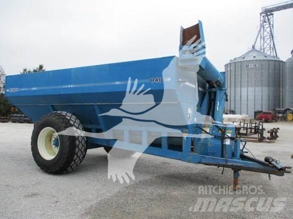 Kinze 840 Причепи перевантажувачі зерна