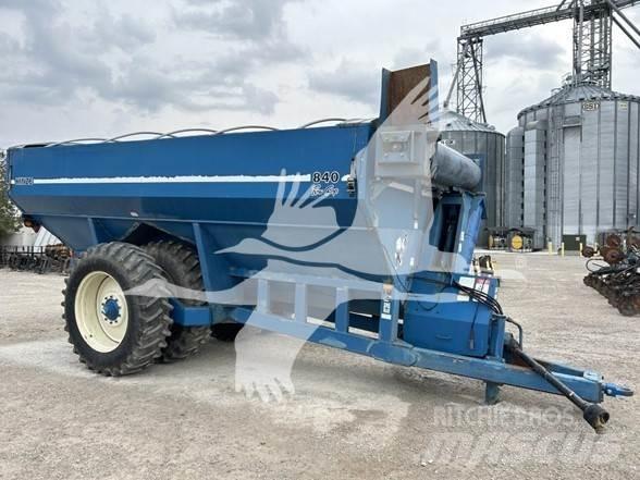 Kinze 840 Причепи перевантажувачі зерна