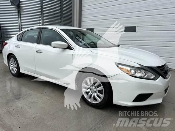 Nissan ALTIMA Автомобілі