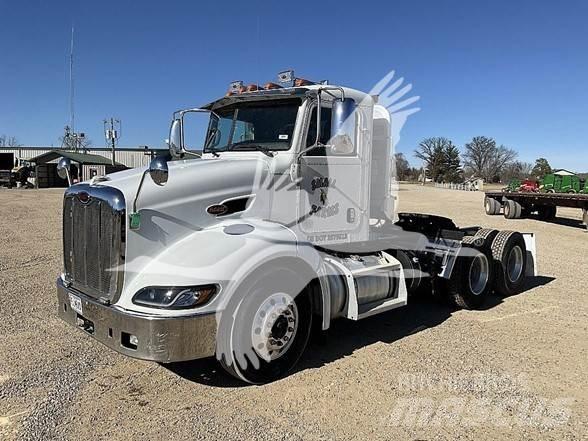 Peterbilt 384 Тягачі