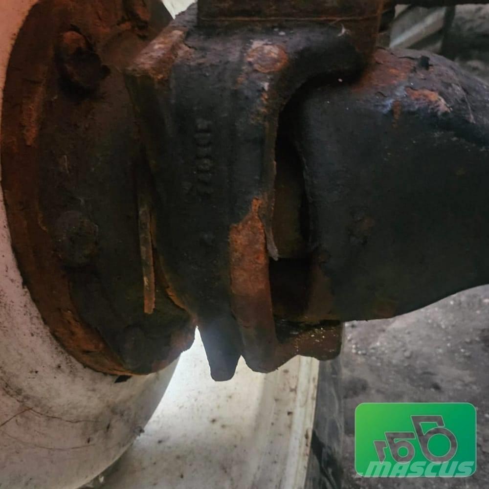 Valmet 8350. Parts Трактори
