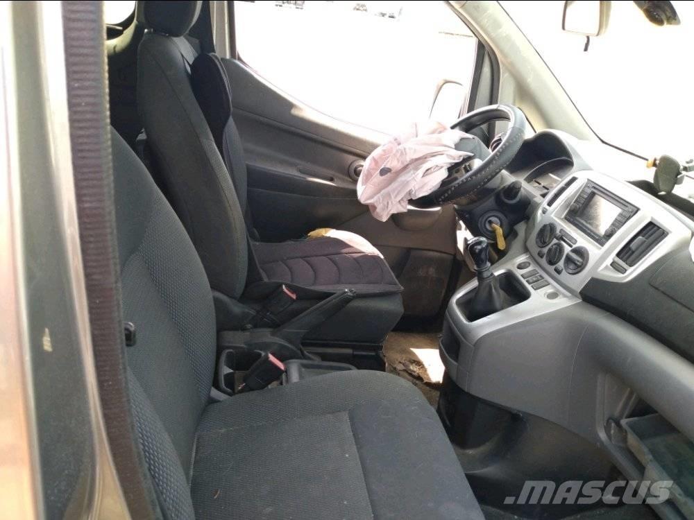 Nissan NV 200 Панельні фургони