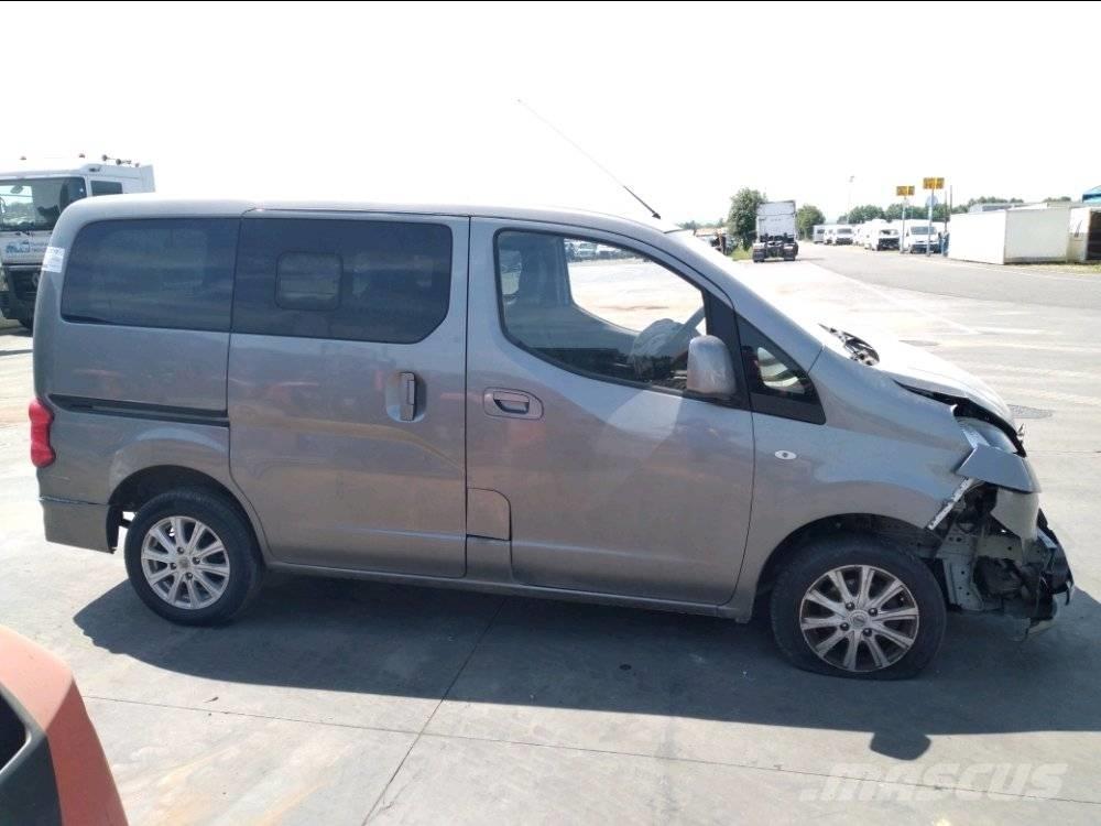 Nissan NV 200 Панельні фургони