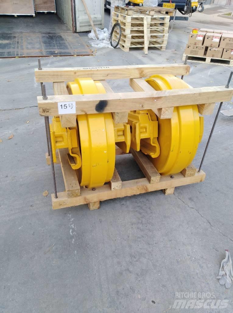 Komatsu D85E-18 Гусениці