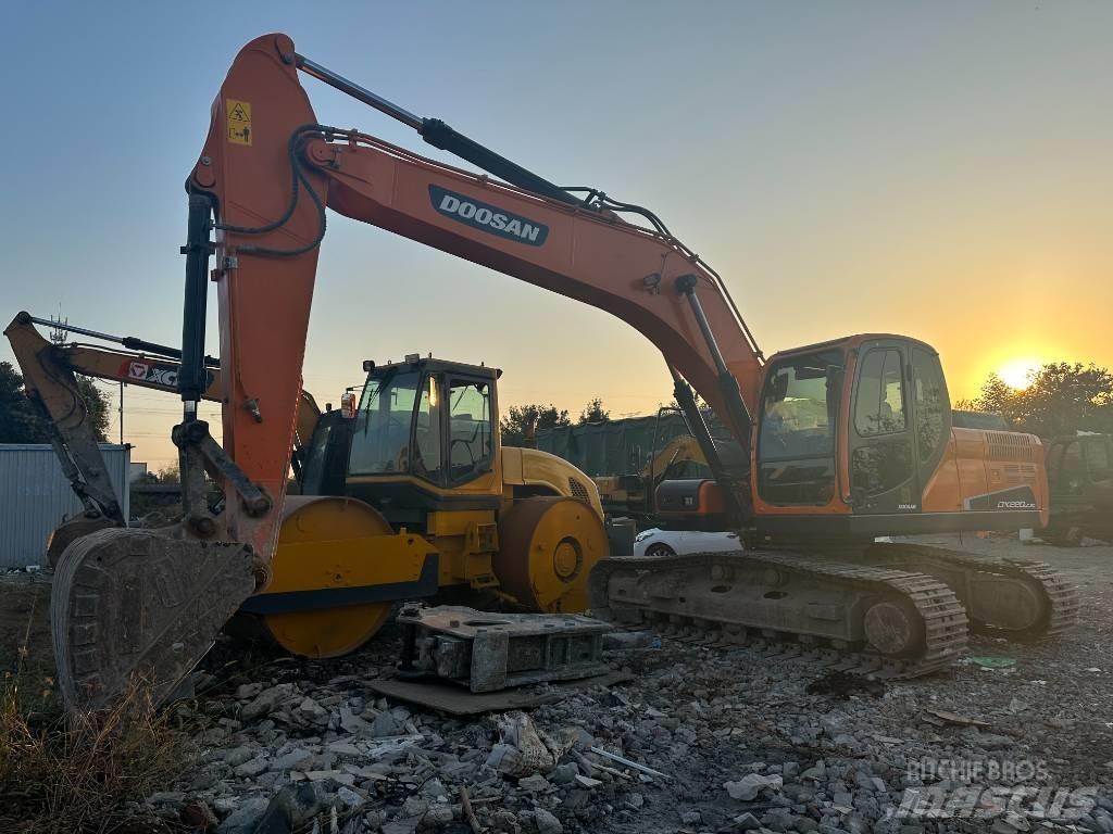 Doosan DX220LC-9 Гусеничні екскаватори