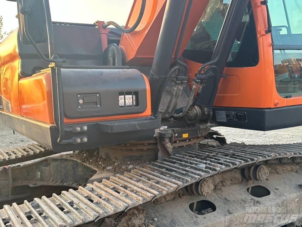 Doosan DX220LC-9 Гусеничні екскаватори