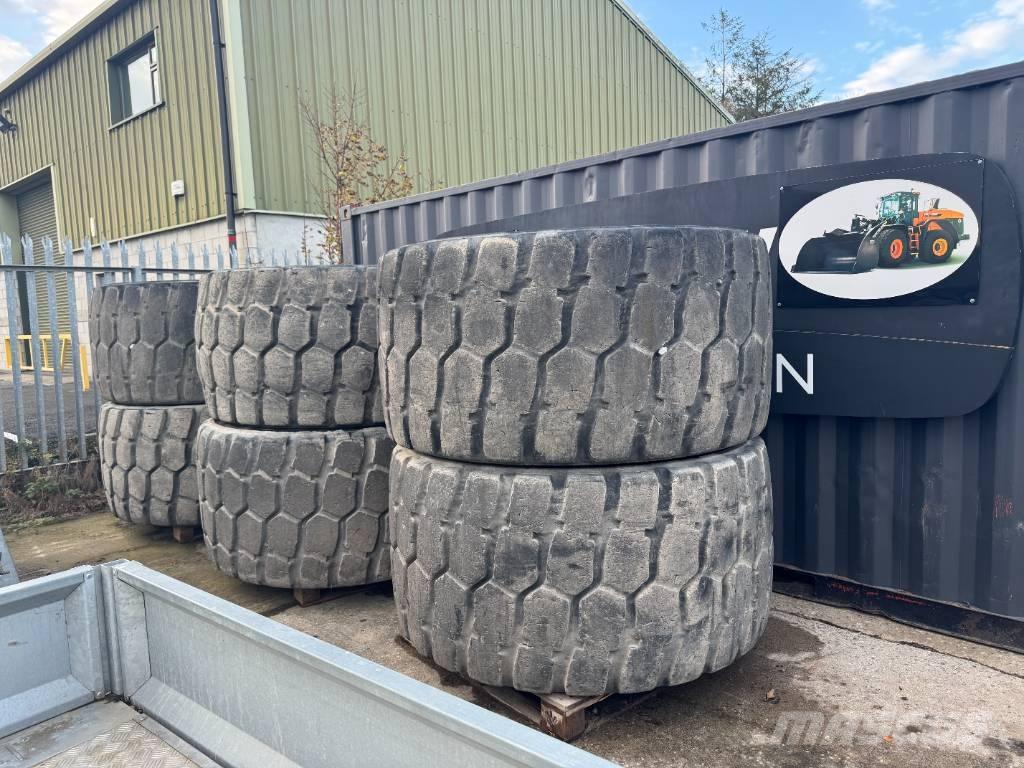 Develon DA 45 Шини