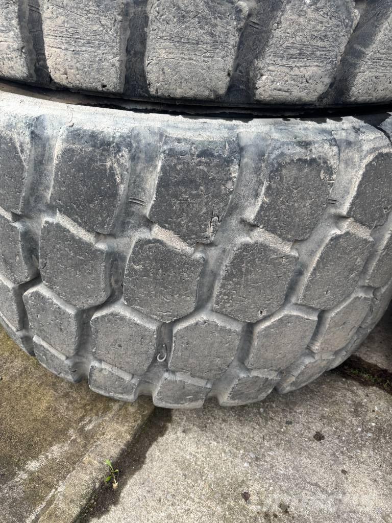 Develon DA 45 Шини