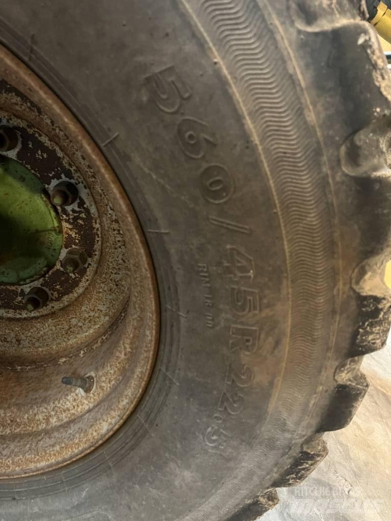 Krone Swadro 1400 Граблі і сінозворушувачі