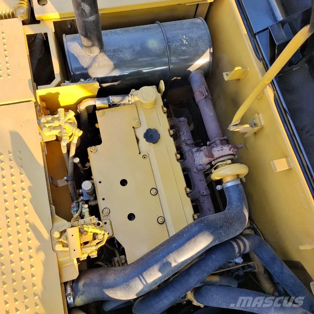 CAT 320 D2 Гусеничні екскаватори