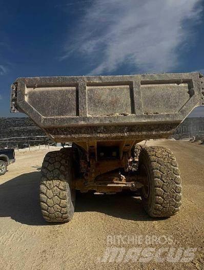 CAT 730C2 Вантажівки / спеціальні