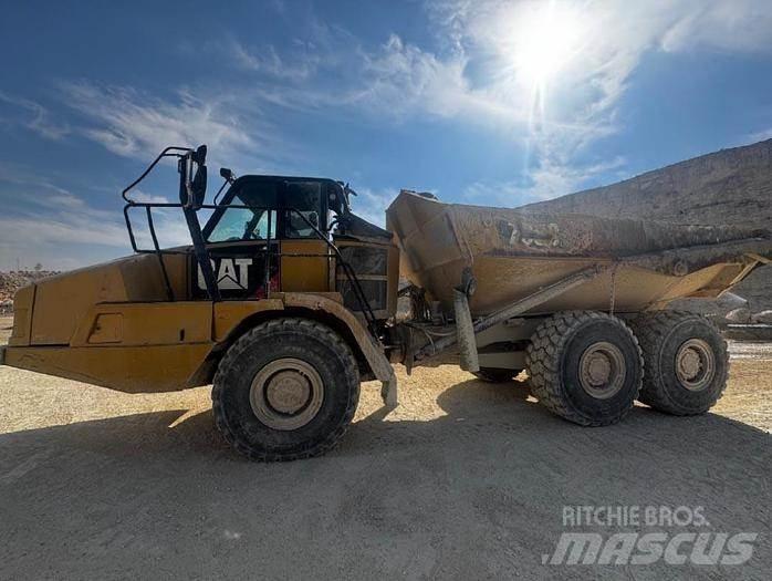 CAT 730C2 Вантажівки / спеціальні