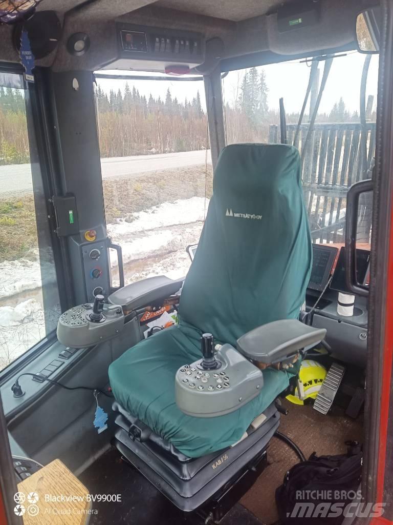 Komatsu 860.4 Форвардери