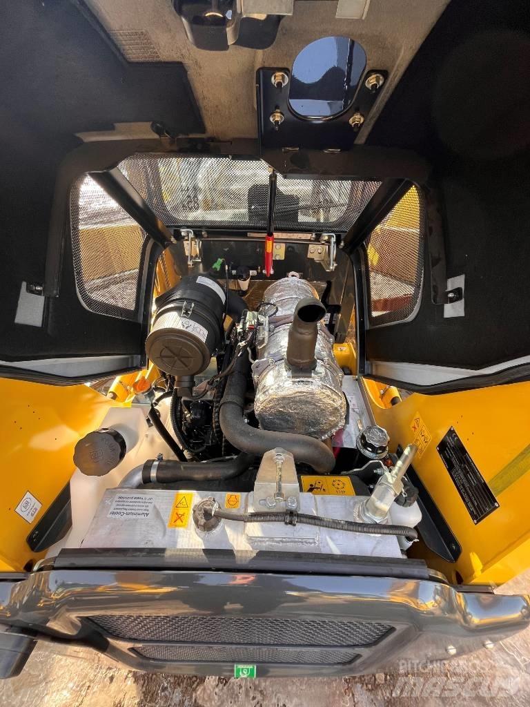 Komatsu SK815-8 Міні-навантажувачі