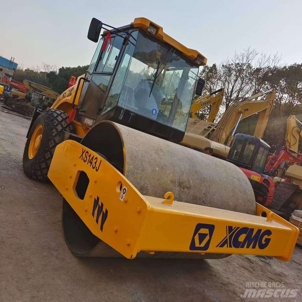 XCMG XS143J Грунтові котки