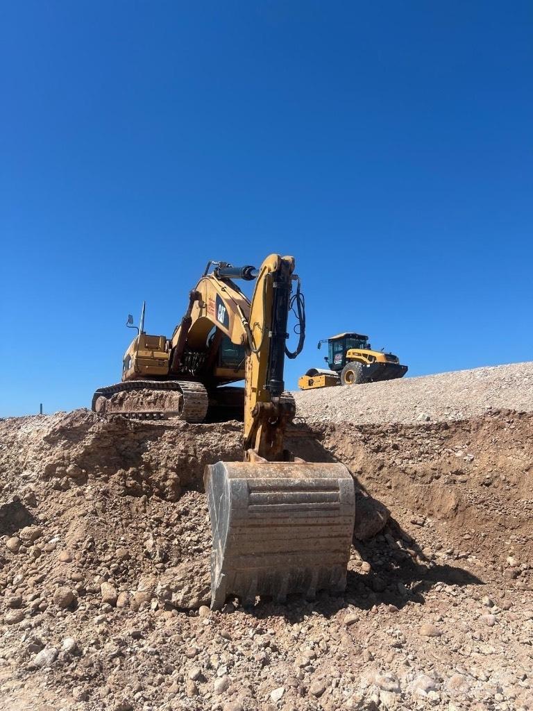 CAT 330 D L ME Гусеничні екскаватори