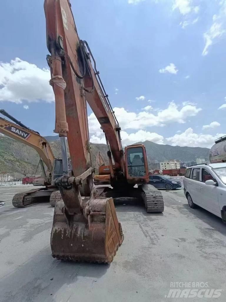 Doosan DX 225 Гусеничні екскаватори
