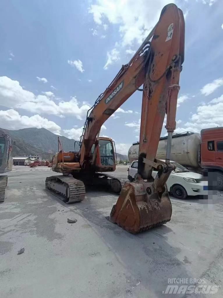 Doosan DX 225 Гусеничні екскаватори