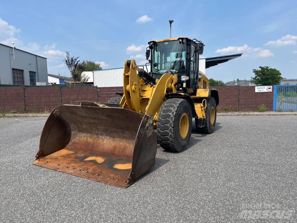 CAT 930M Фронтальні навантажувачі