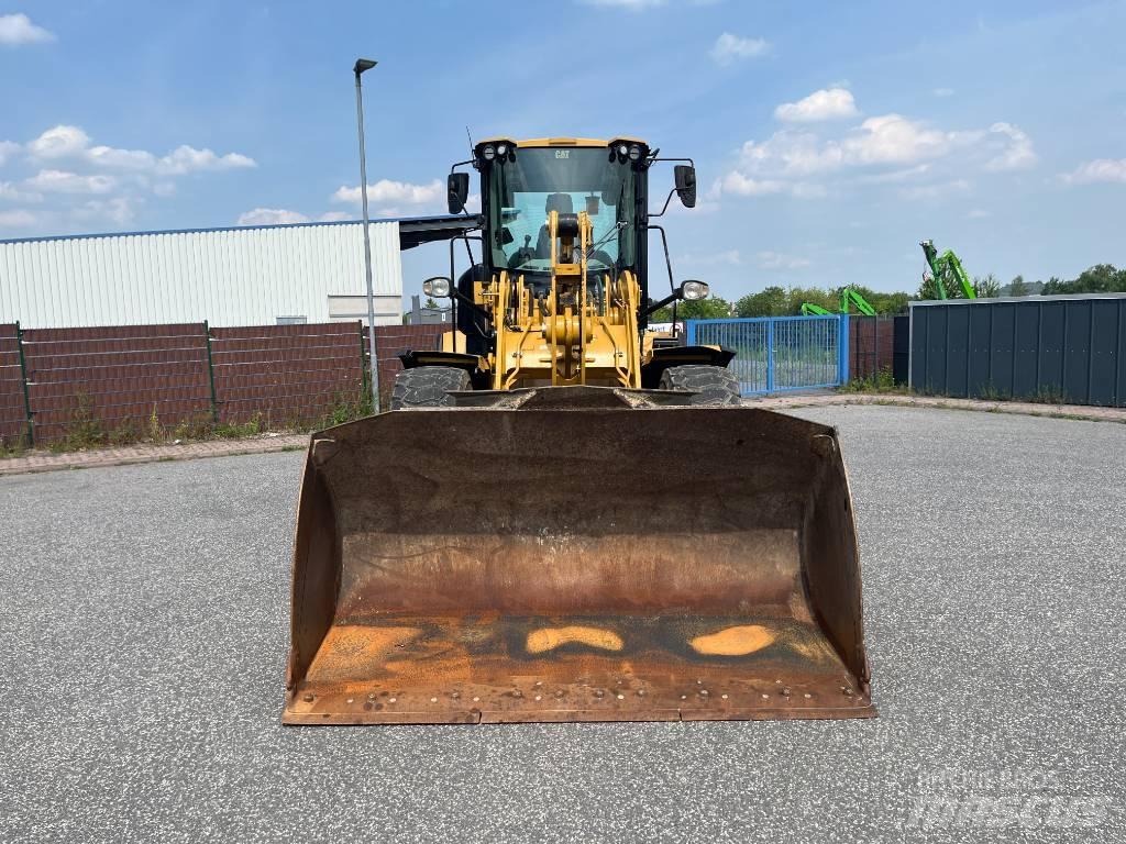CAT 930M Фронтальні навантажувачі