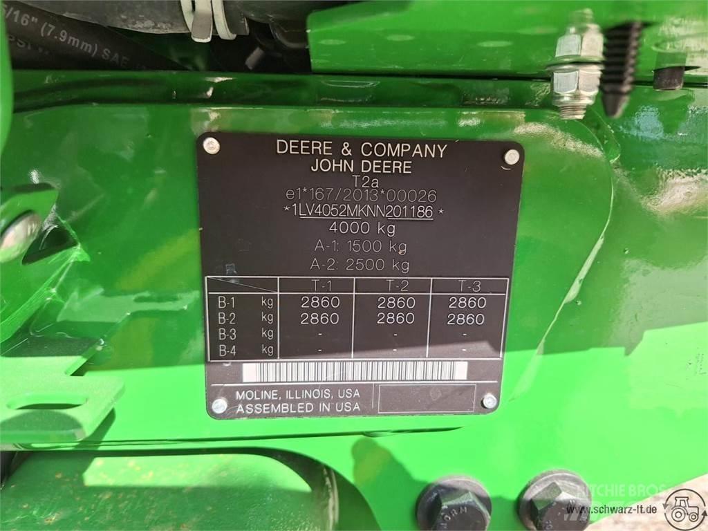 John Deere 4052M Трактори
