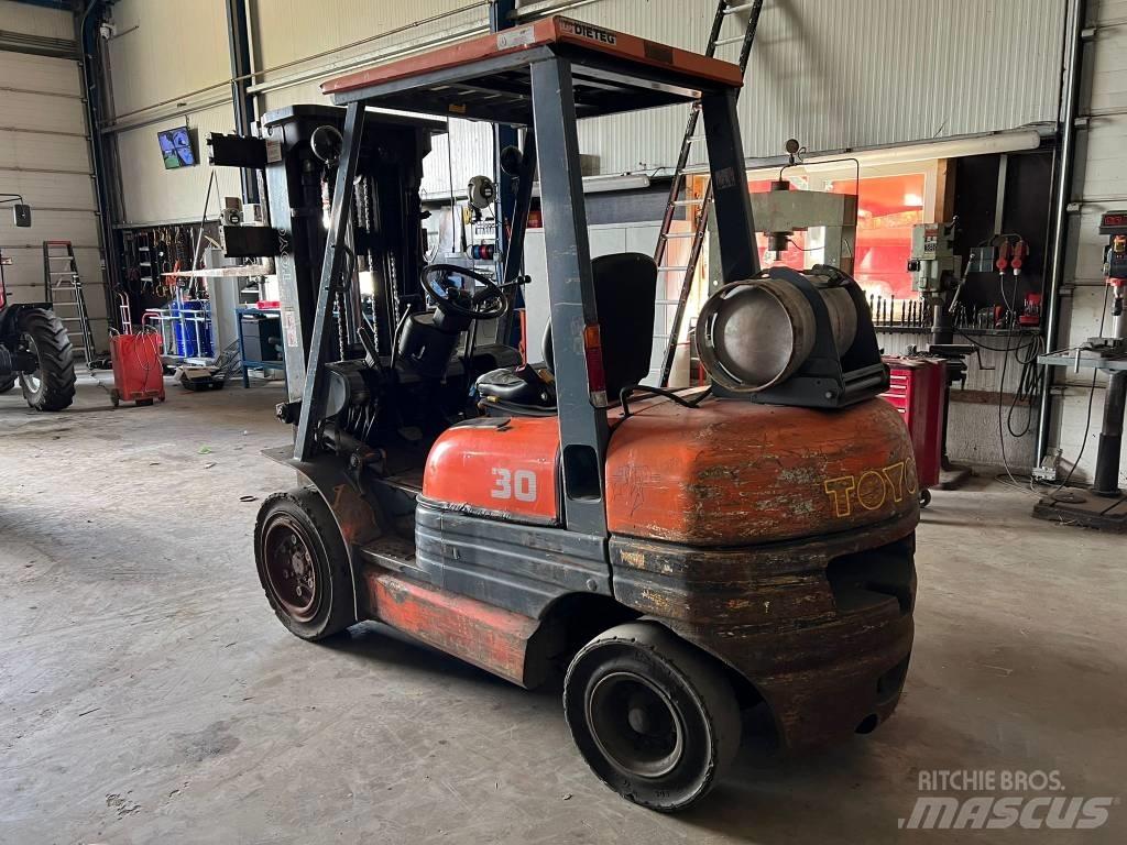 Toyota 02-6 FG F 30 Газові навантажувачі