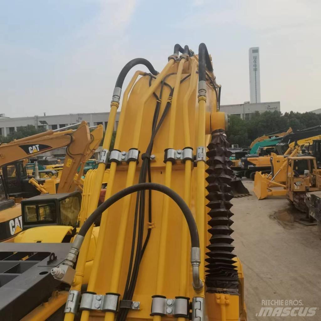 Komatsu PC 220-8 Гусеничні екскаватори