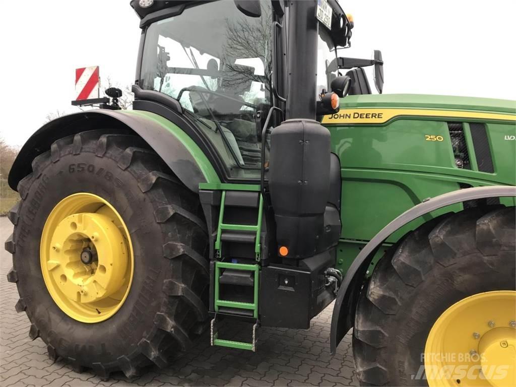 John Deere 6R 250 Трактори