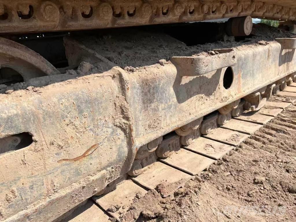 Komatsu PC 130 Гусеничні екскаватори
