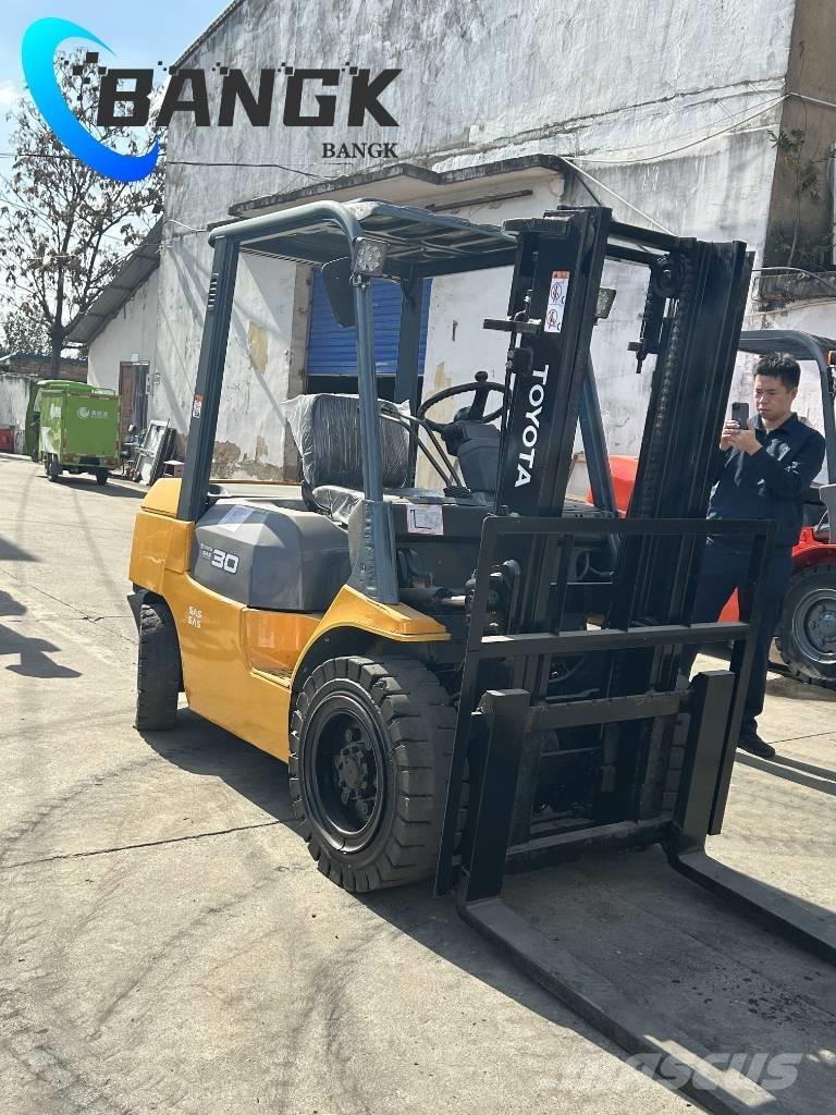 Toyota 7 FDN 30 Дизельні навантажувачі