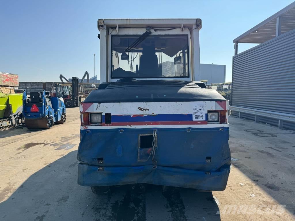 CAT PS-300B Пневматичні катки