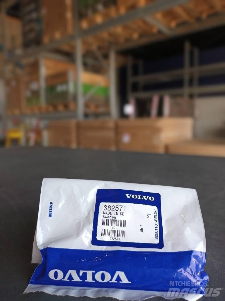 Volvo PIN 382571 Двигуни
