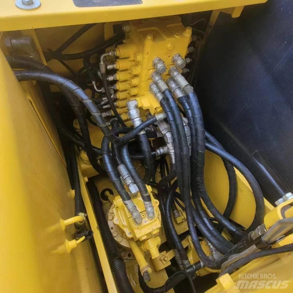 Komatsu PC 130 Гусеничні екскаватори